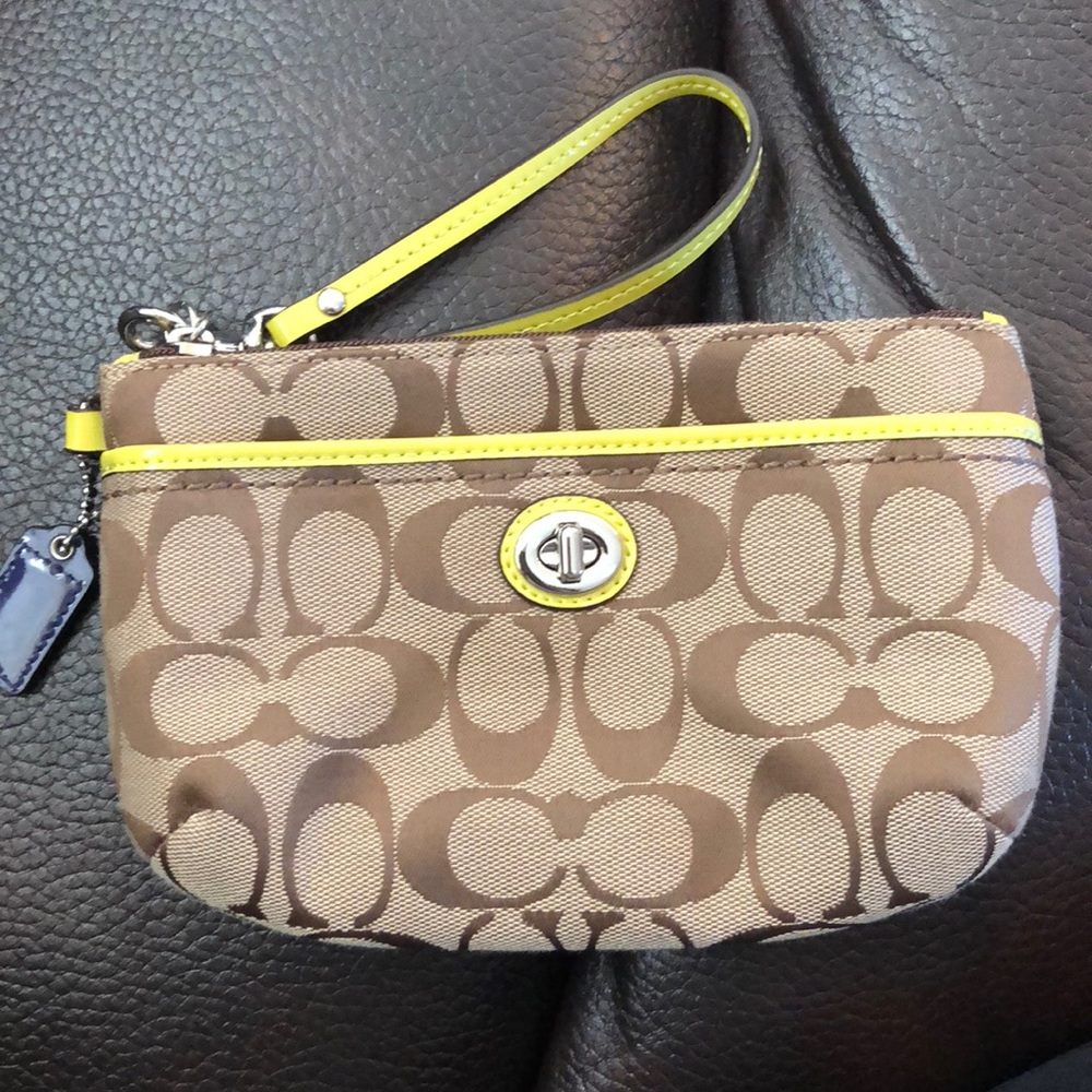NWOT Coach Wristlet w/ Front Pocket